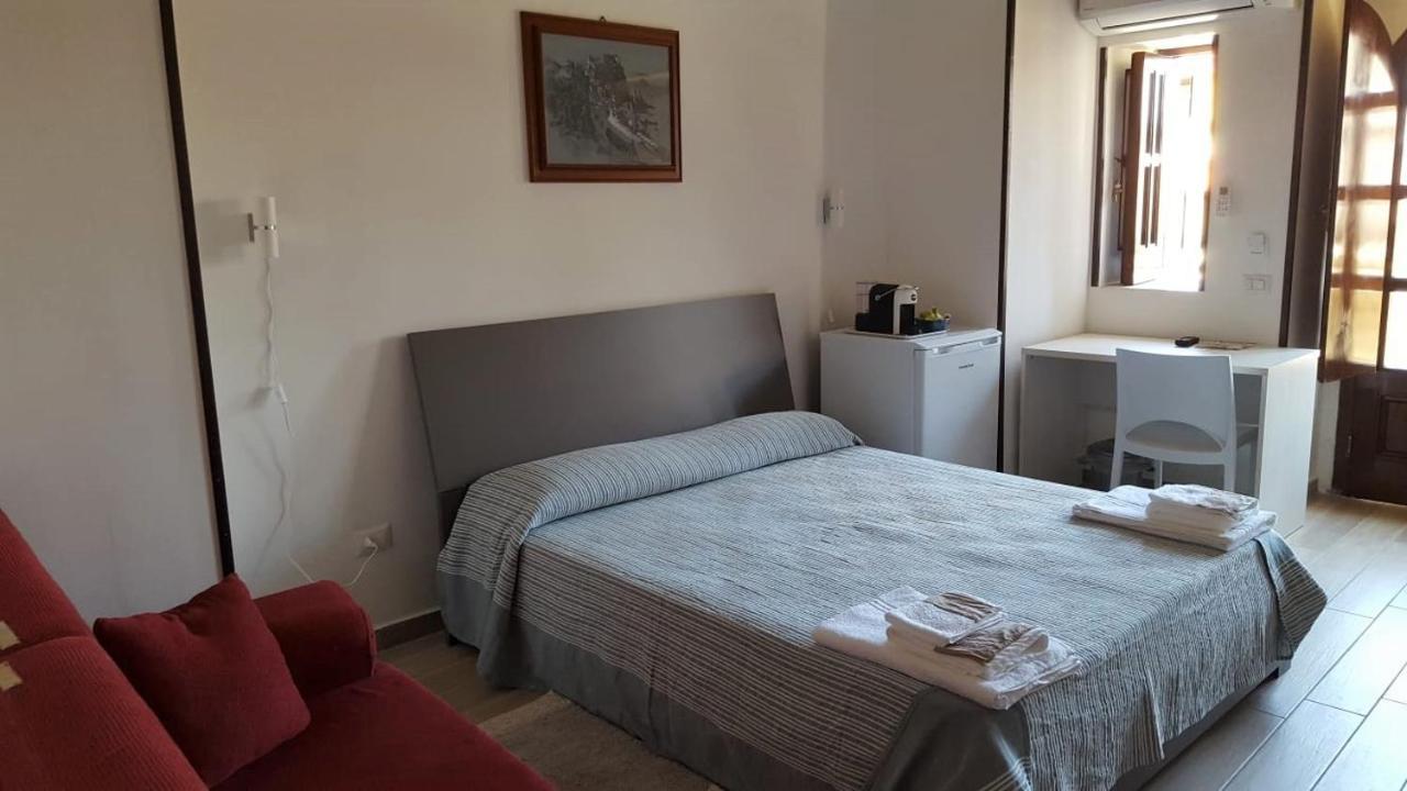 Casa Vacanze Mm Rooms ชิลลา ภายนอก รูปภาพ